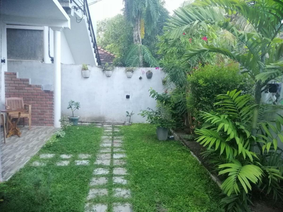 Flip Flop Inn Mirissa Dış mekan fotoğraf