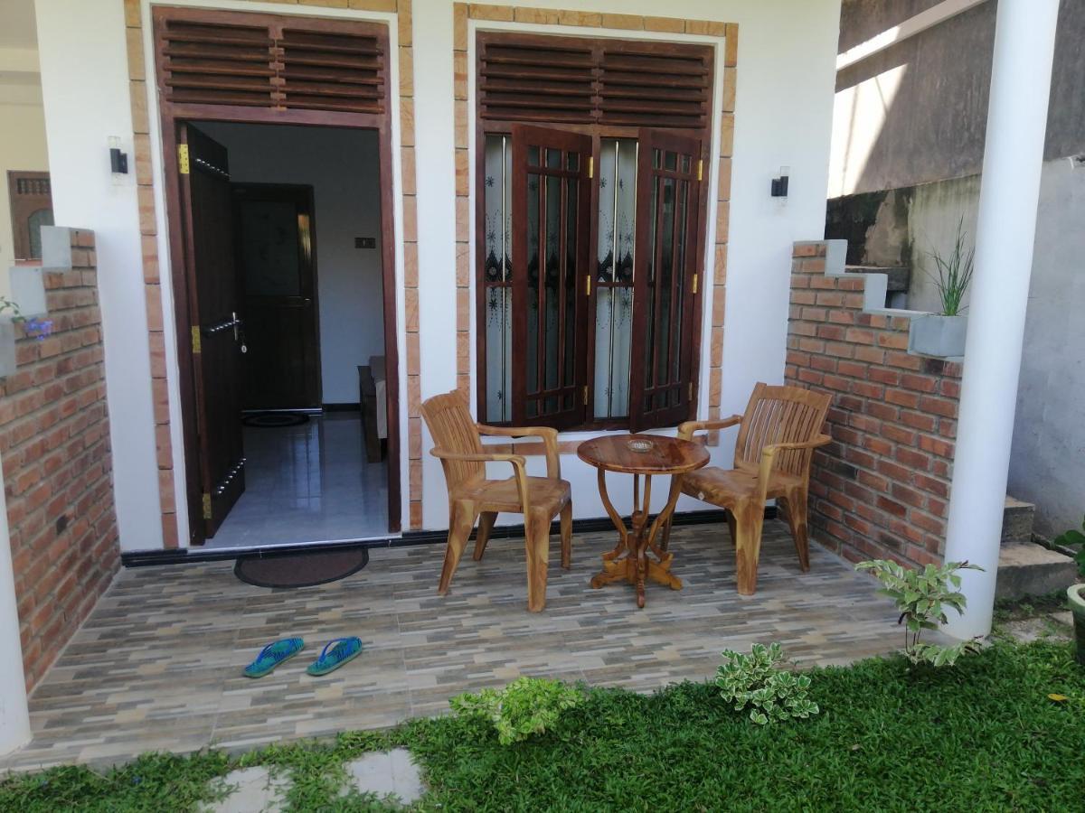 Flip Flop Inn Mirissa Dış mekan fotoğraf