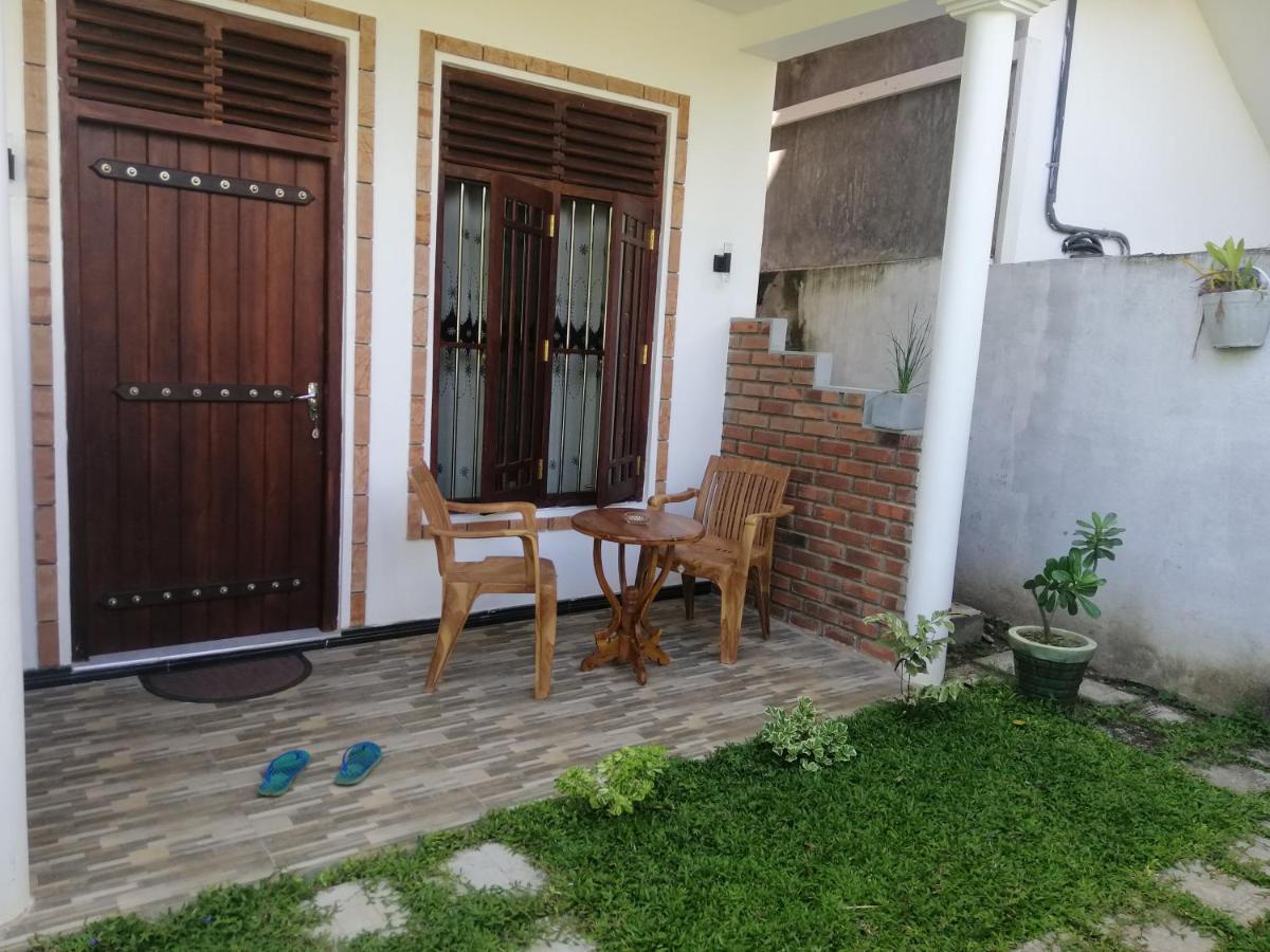 Flip Flop Inn Mirissa Dış mekan fotoğraf